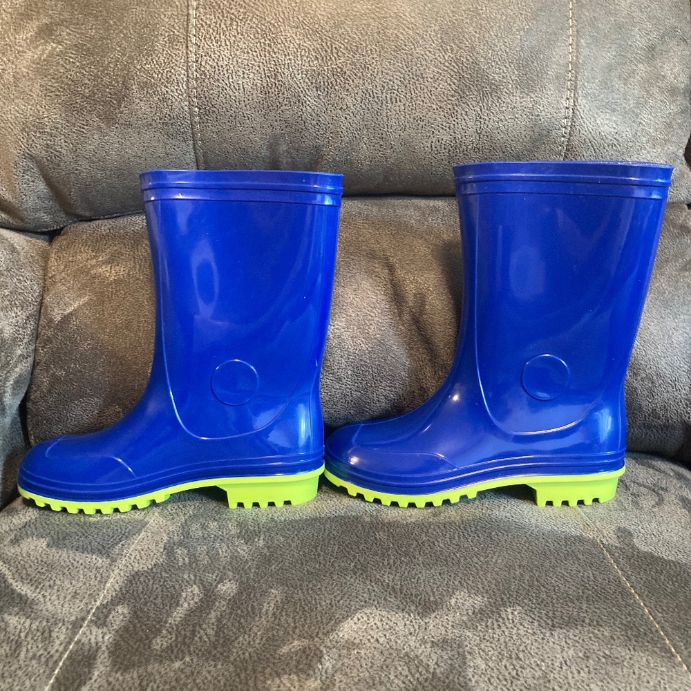 Kids’ rain boots, so cute!